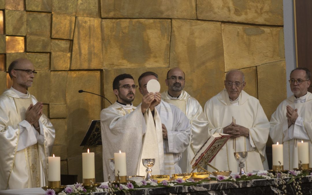 Primera Eucaristía de Jesús Escrich (CVMD).