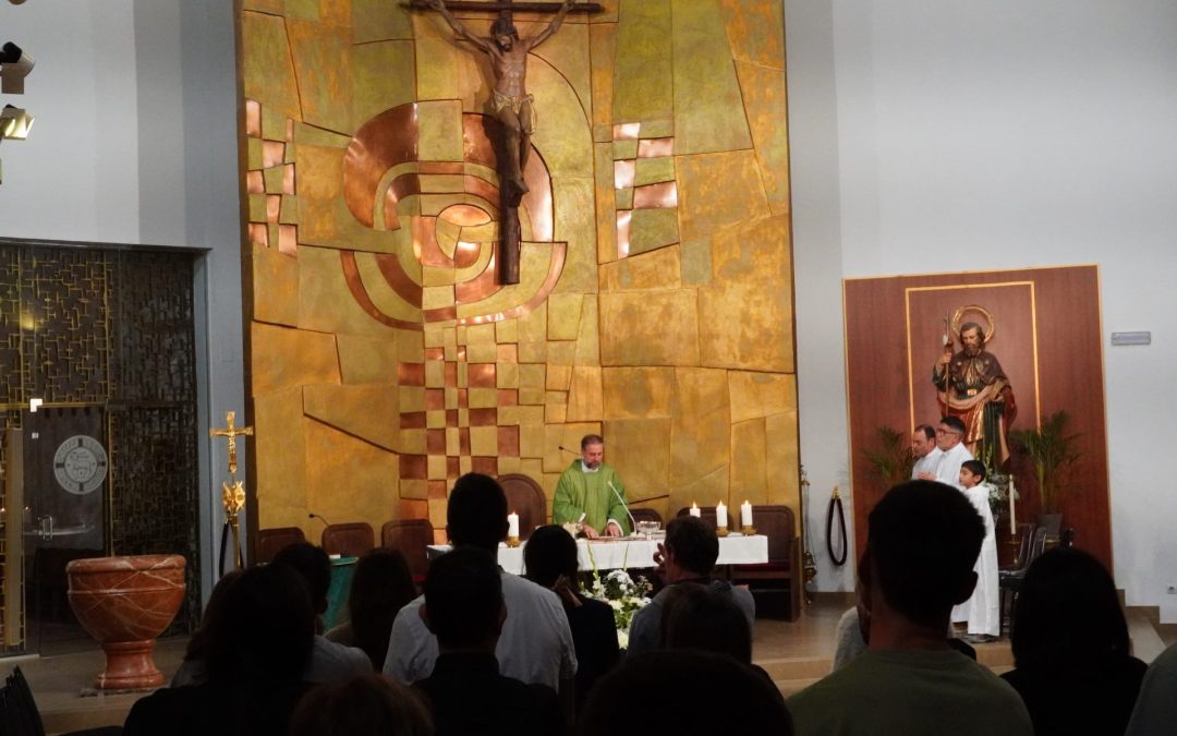 Misa de voluntarios y adoración en Catarroja.