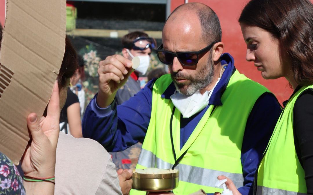 ENTREVISTA. Joan, voluntario de Catarroja, coordinador del punto de reparto en María Madre.